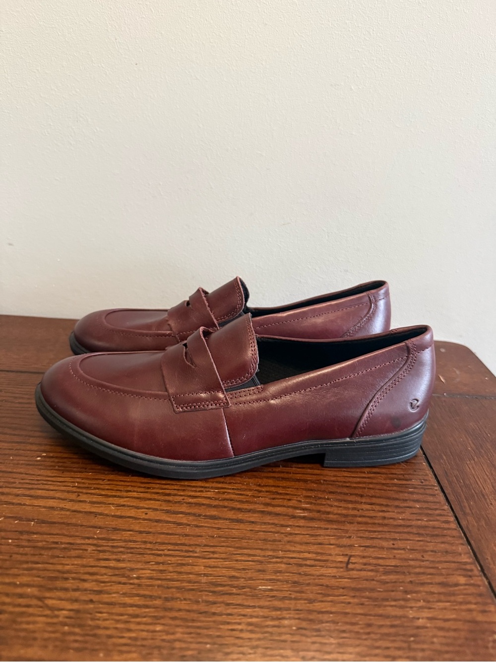 Ecco Burgundy Leather Penny Loafers 5.5